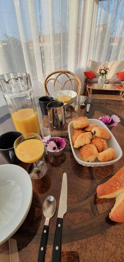 Appartement Entier Au Dessus De Villa, Climatisation Reversible Poele A Bois Tres Chaleureux , Wi Fi Parking Privee Gratuit Situation 500 M, Plage Et Centre Ville Sanary-sur-Mer Kültér fotó