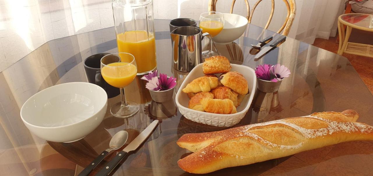 Appartement Entier Au Dessus De Villa, Climatisation Reversible Poele A Bois Tres Chaleureux , Wi Fi Parking Privee Gratuit Situation 500 M, Plage Et Centre Ville Sanary-sur-Mer Kültér fotó