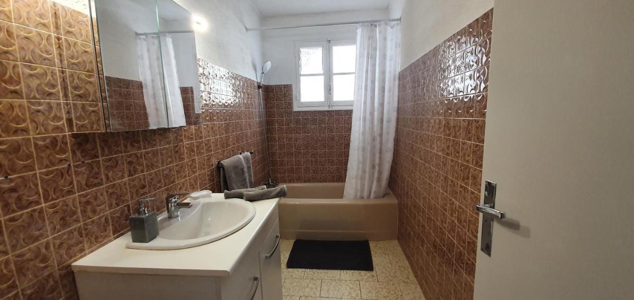 Appartement Entier Au Dessus De Villa, Climatisation Reversible Poele A Bois Tres Chaleureux , Wi Fi Parking Privee Gratuit Situation 500 M, Plage Et Centre Ville Sanary-sur-Mer Kültér fotó